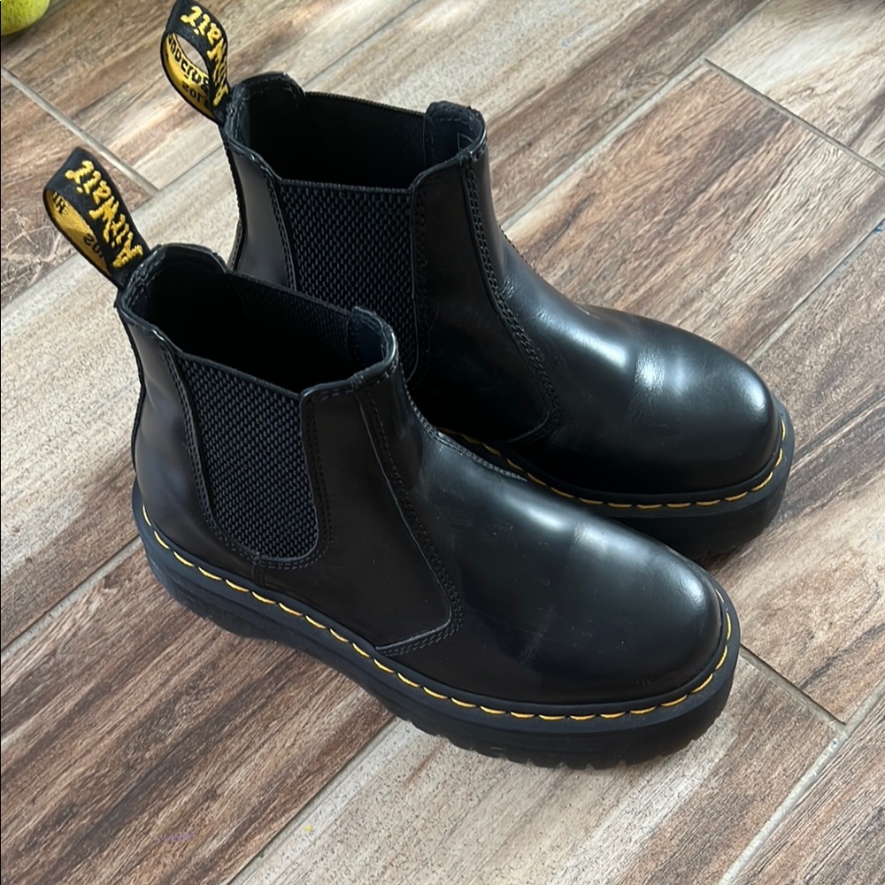 DR MARTEN QUAD CHELSEA BOOT